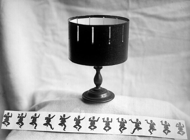 parleexcellence's tweet image. #Daeladum #zootrope, France circa 1833 (#cinema precursor device giving the illusion of movement). #electriclamp