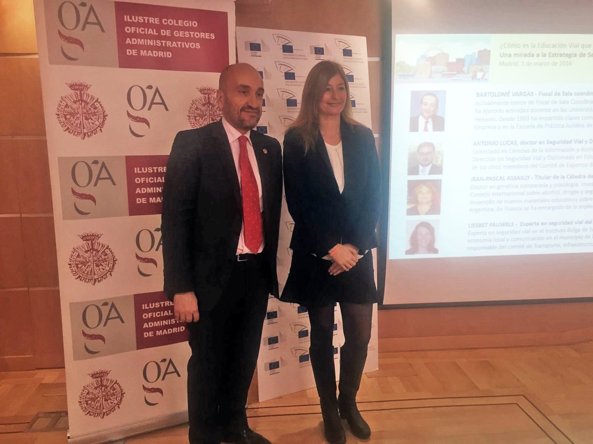 ColegiogAMadrid's tweet image. El presidente de @ColegioGAMadrid @FdoJSantiago junto a @_Irene_Rivera en Foro por la #EducacionVial en @UEmadrid