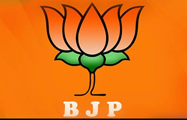 news24tvchannel's tweet photo. कश्मीर में बीजेपी नेता पर हमला, बाल-बाल बचे #BJP #jammukashmir #ShabirQadri #Terrorsi https://t.co/gW2vFJbADK https://t.co/gZvbKXLXf7