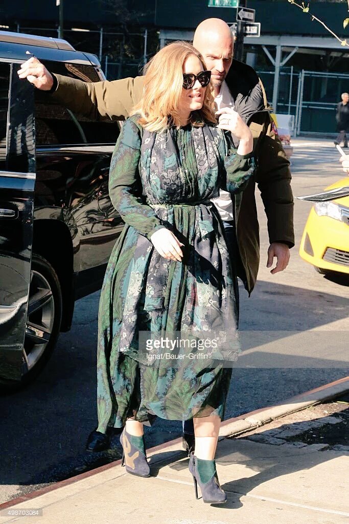 saving_adele's tweet image. Where can I apply for this kind of Job ? 
😂😂😂😂

#AdelesBodyGuard