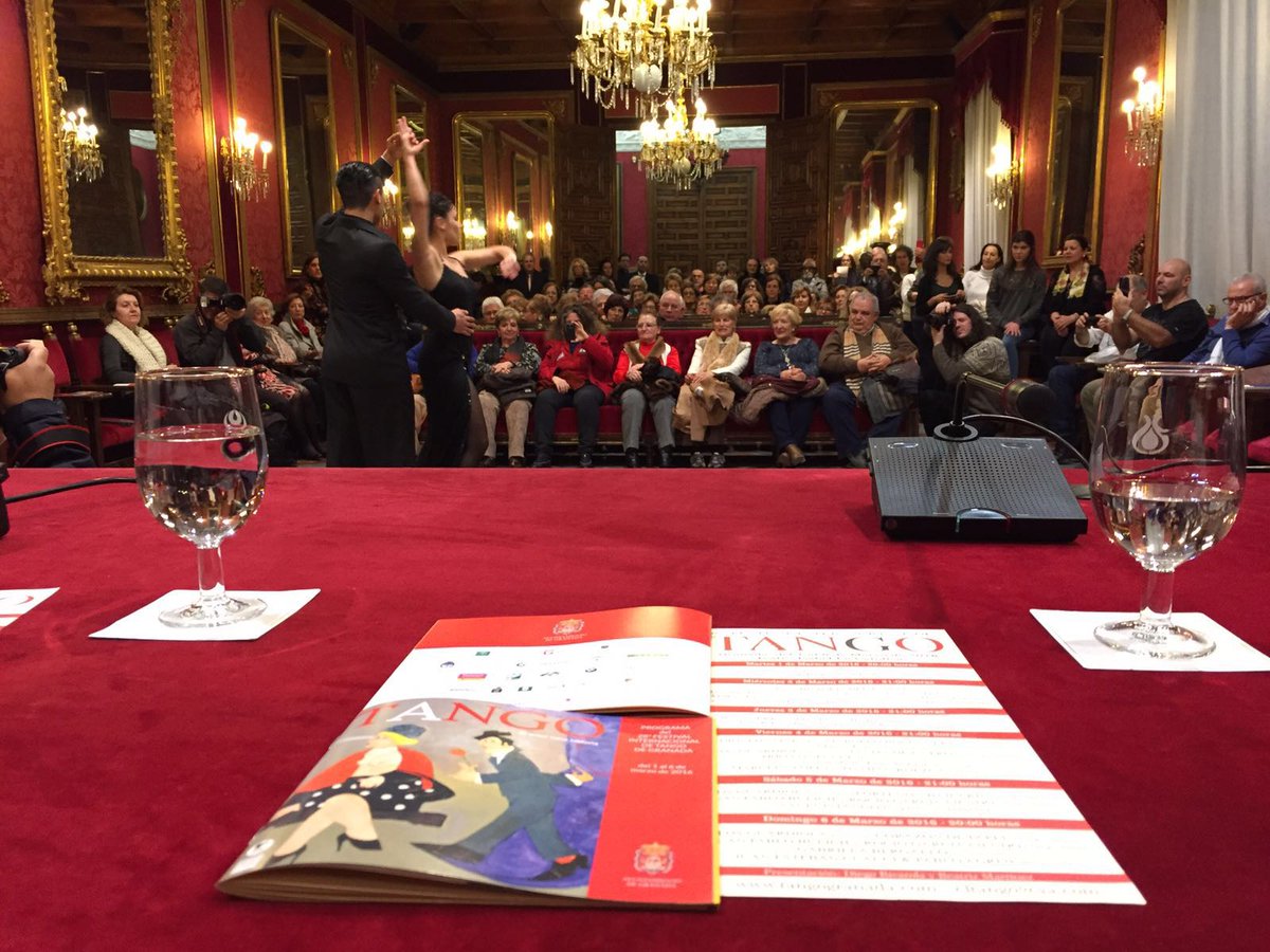 #Tango #TransportePúblico y #Viajeros se dan la mano en <a href="/tangogranada/">F. Tango Granada</a>.Aquí explico el motivo facebook.com/mariela.fernan…