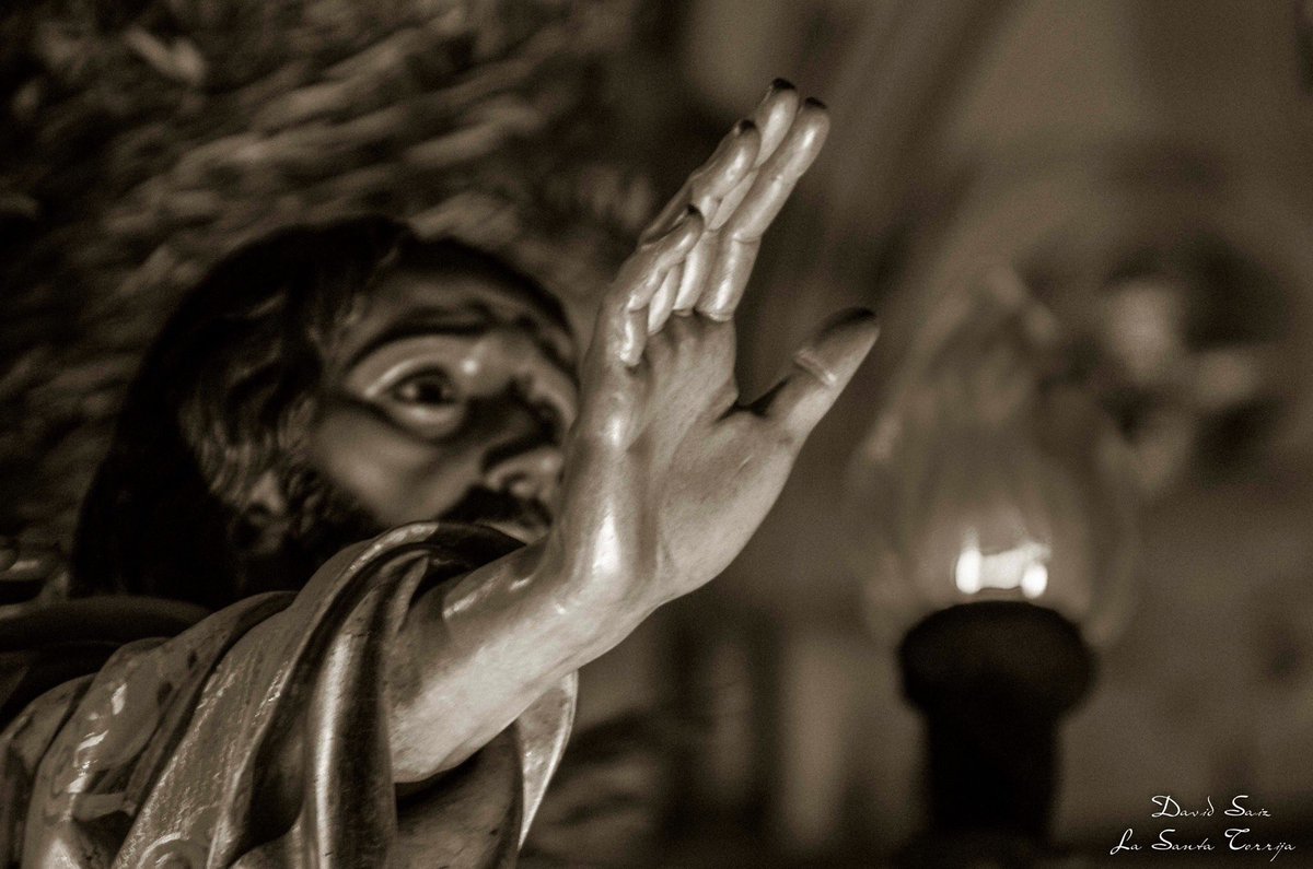 "Pedro,guarda tu espada, porque el que a hierro mata, a hierro muere" (40 días-40 fotos)