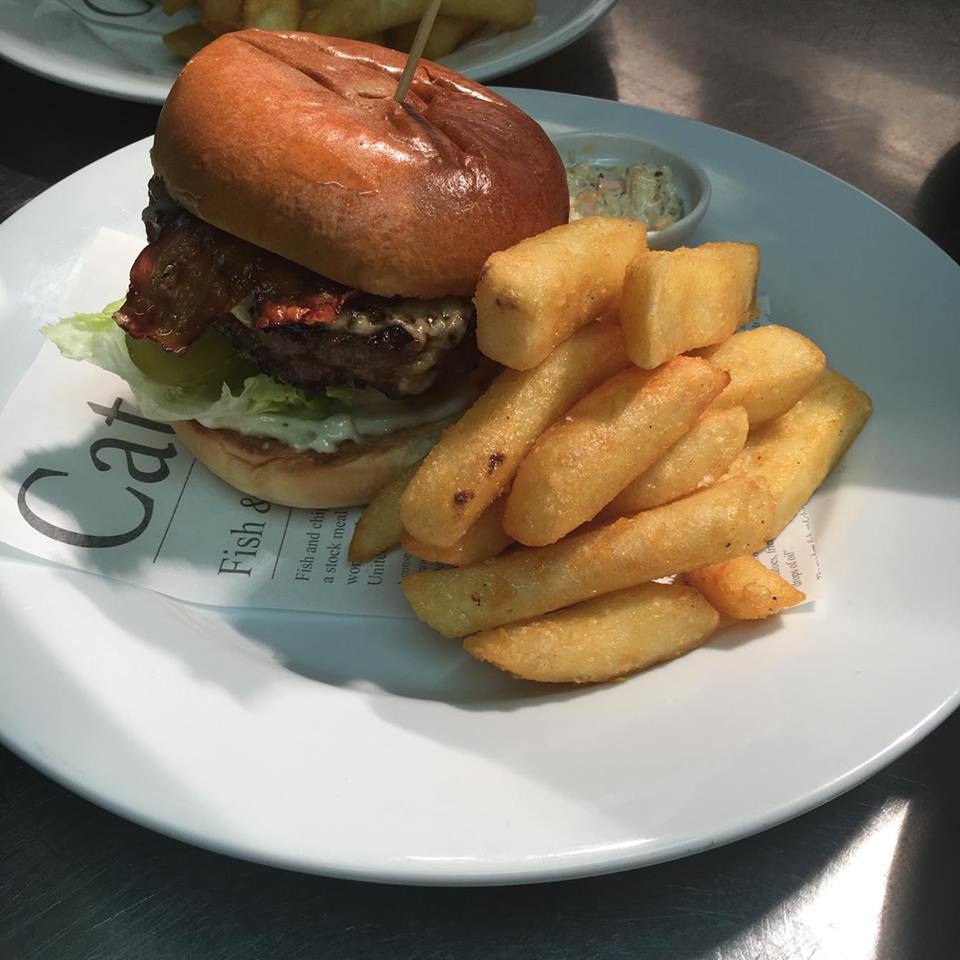 Who's ready for lunch 12pm-3pm come and enjoy a hot meal.
#fishandchips #burger #drink #chelmsford #bayhorse #lunch