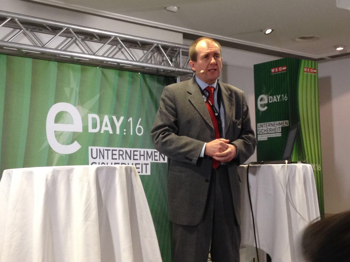 WKO_EDay_Saal1's tweet photo. Champions League der Cyber-Security = Silicon Valley + Israel sagt M. Robin @sec_consult beim #eday16 #S7 @wko_aw https://t.co/Vi8cbyeLVG