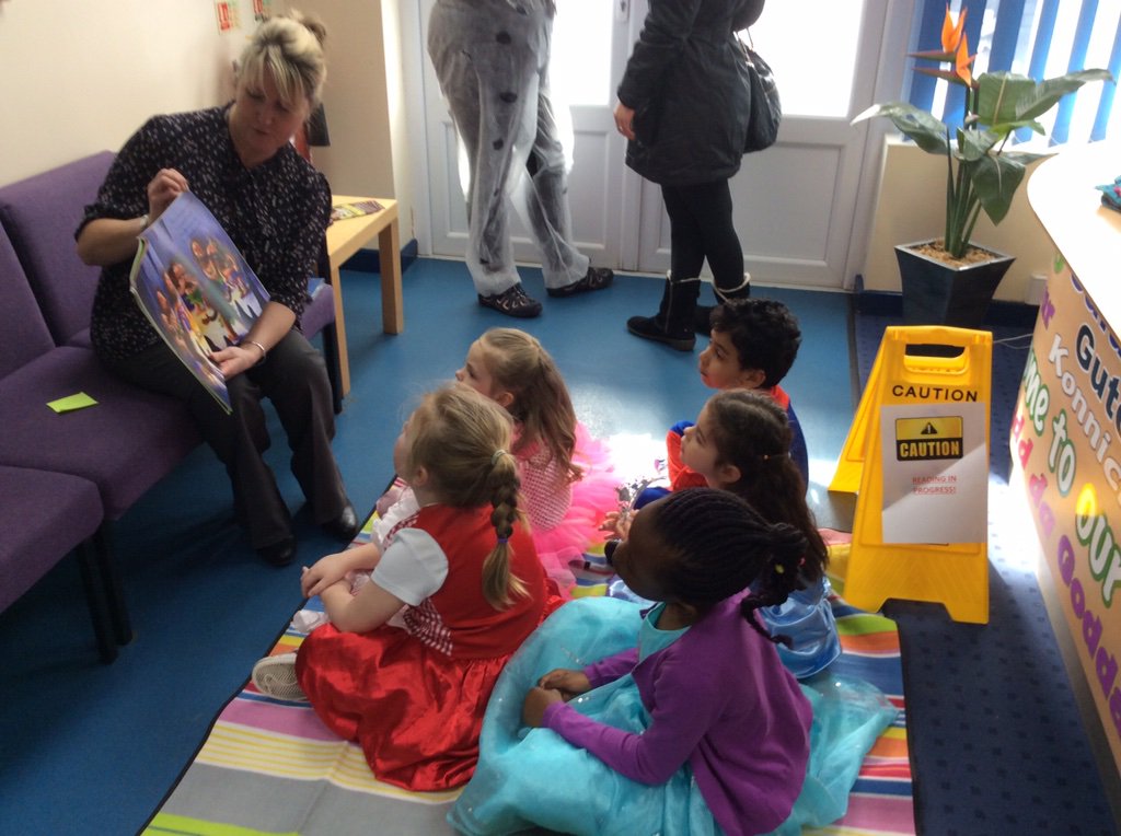 JMrsbd's tweet photo. @fazakprimary @SI_liverpool @EducateMag Enjoying stories with a range of adults in our school https://t.co/adu8Pz7xsG