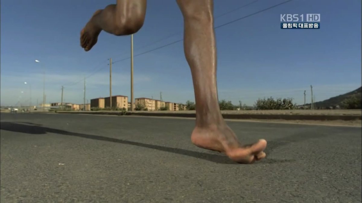 Runeco's tweet image. Así corre Haile Gebrselassie a cámara lenta: bit.ly/1poMPd6