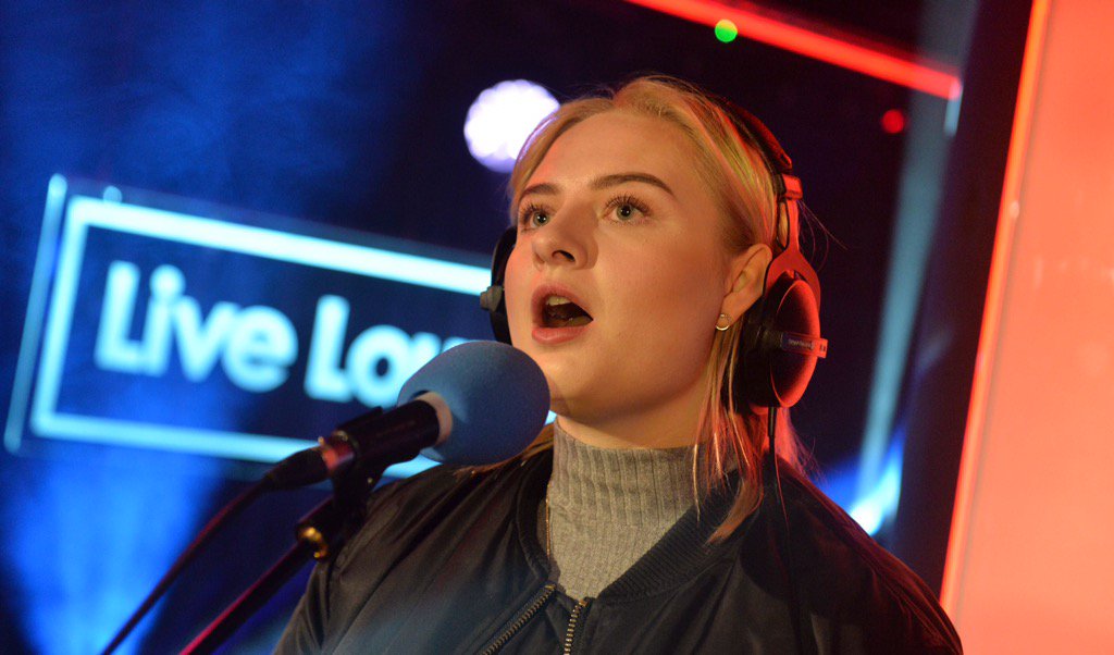 BBCR1's tweet image. .@claraamfo's got @MusicLapsley in the Live Lounge at 12! Head to bbc.co.uk/radio1 to watch live 😀