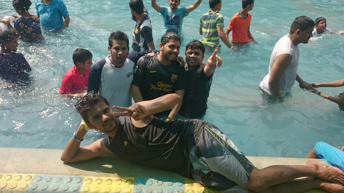Samkrazzzy's tweet photo. @SamsungMobileIN @StylishByNature @MehakGhai23 #FlauntWithFriends #GalaxyA2016 groupfie ;) https://t.co/heJhetfMih