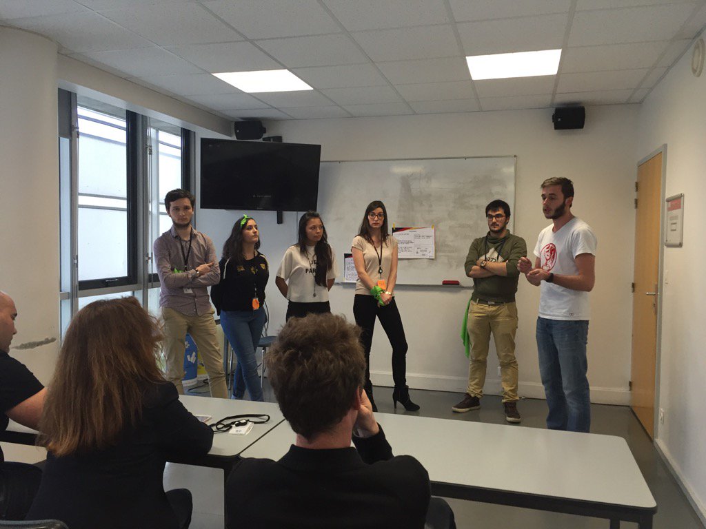 PaulineSarrat's tweet image. Pitch en cours ... ON AIR ! Chut !! @DC_Bootcamp1 #dc_bootcamp