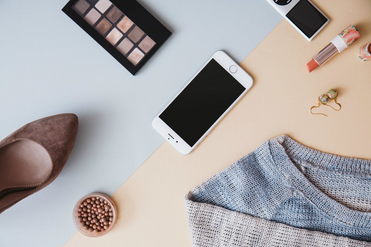 The_Exploress's tweet photo. Plane ticket? Check. Camera? Check. But don't forget these 10 tiny #travel essentials! https://t.co/hjpUO0TbPC #rtw https://t.co/L0x4bKLJdv