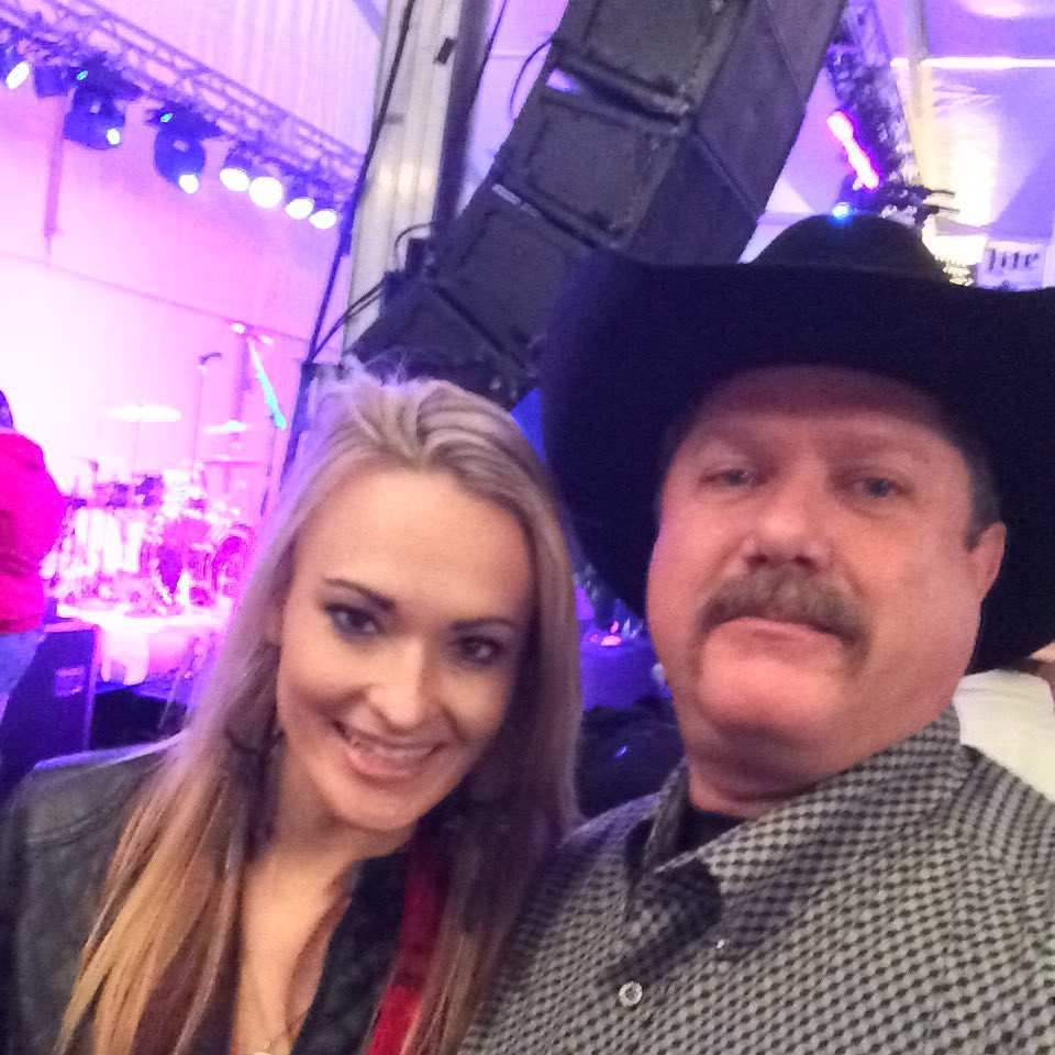 TXRedDirtFan's tweet photo. Yes Sir @SnapInHTown ...
@BriBagwell is definitely one beautiful Lady !!!
#TBT #HLSR2015 #CookOff https://t.co/hBwY5MULEn