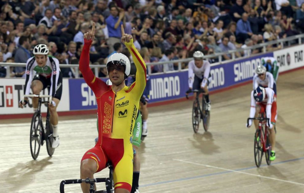 SextoAnillo's tweet photo. Sebastián Mora campeón del mundo de Scratch (por @juberias)
 https://t.co/izuTmaTkXp…
@RFECiclismo #Mora #rfce https://t.co/ULlZNipQxh