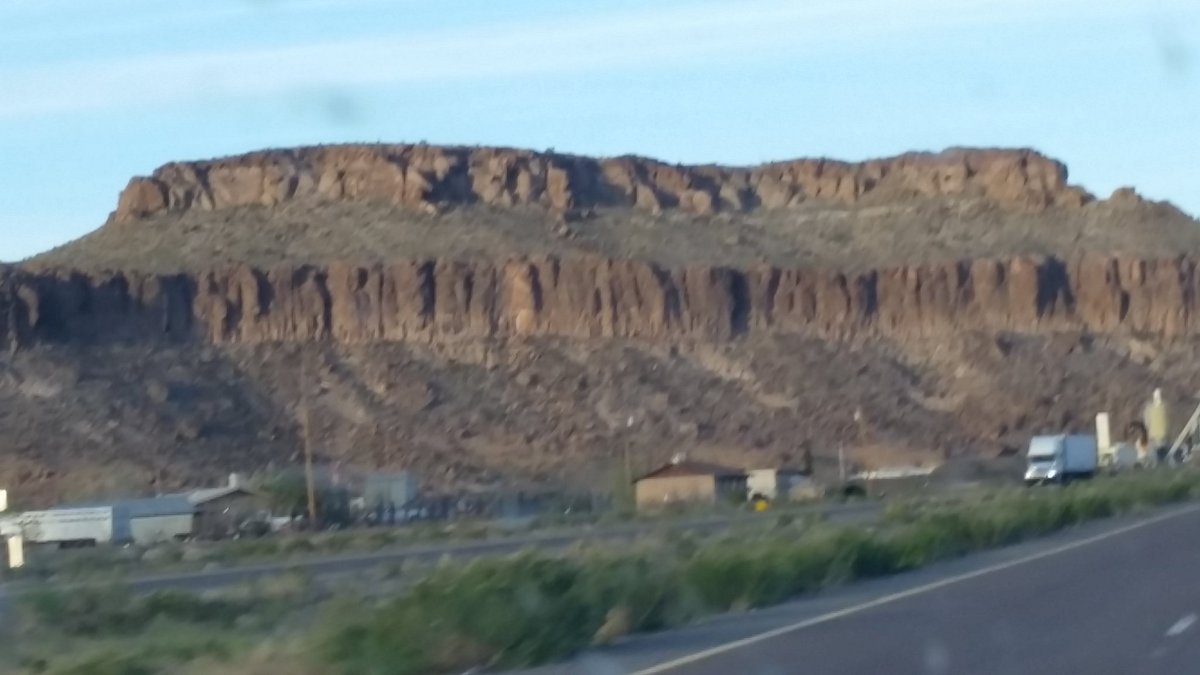 supergcon's tweet image. Near California Arizona border back on the road. #california #arizona #rockies#travel