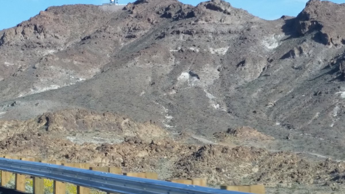 supergcon's tweet image. Near California Arizona border back on the road. #california #arizona #rockies#travel