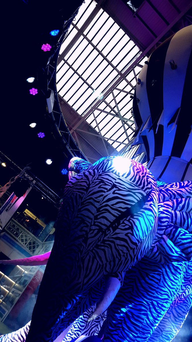 TableArtUK's tweet photo. Not long before take off... come see the elephant before she flies away. Stand G19 and 20 #eventprodshow #eps16 https://t.co/Mjh4UppMfZ