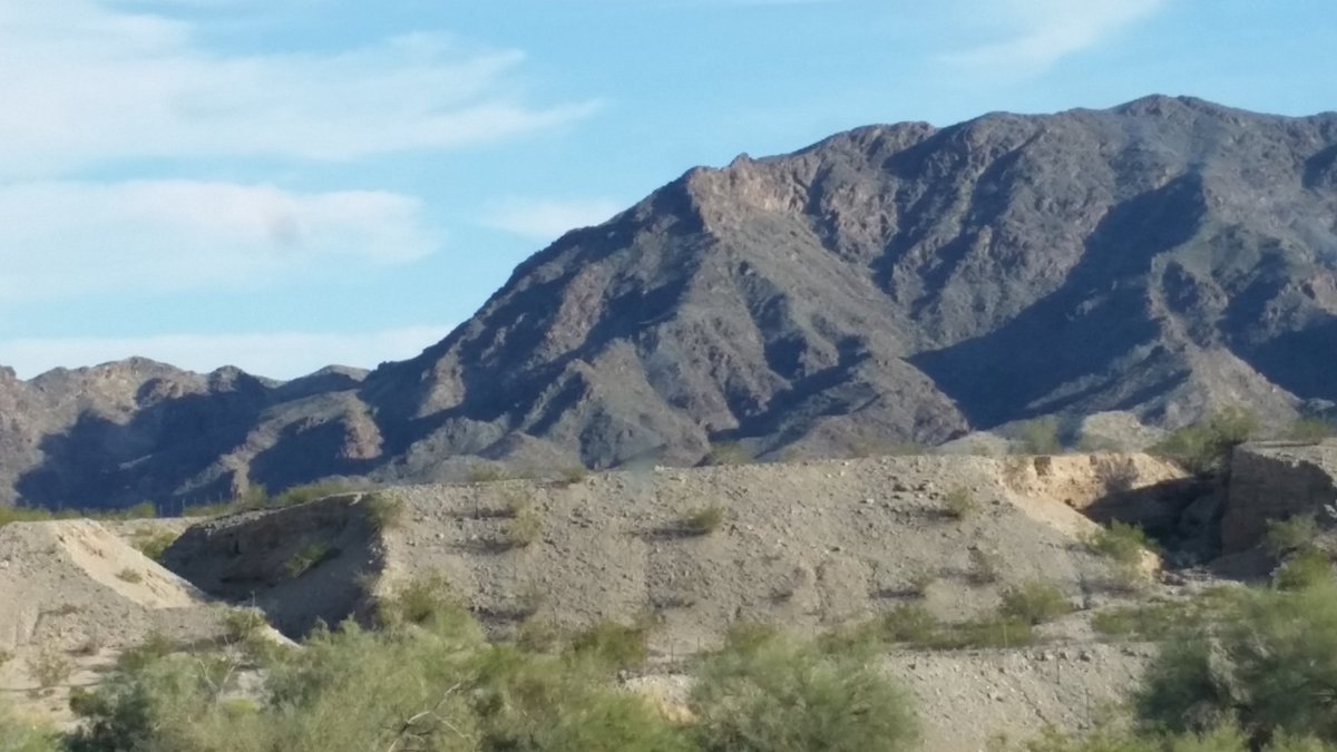 supergcon's tweet image. Near California Arizona border back on the road. #california #arizona #rockies#travel