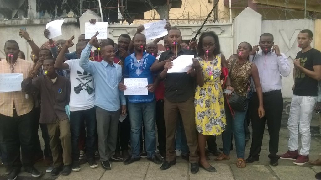 LodOmanga's tweet photo. #RDC les jeunes de @uncrdc se préparent pour l'opération #BetaSifflet qui commence ce soir à 20h. @vitalkamerhe1 https://t.co/AbgY5I0SbW