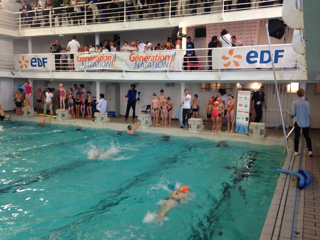 FFNatation's tweet photo. #generationnatation les enfants participent à des courses en relais. @SportEDF @CNMarseille https://t.co/htbkX3FlBk