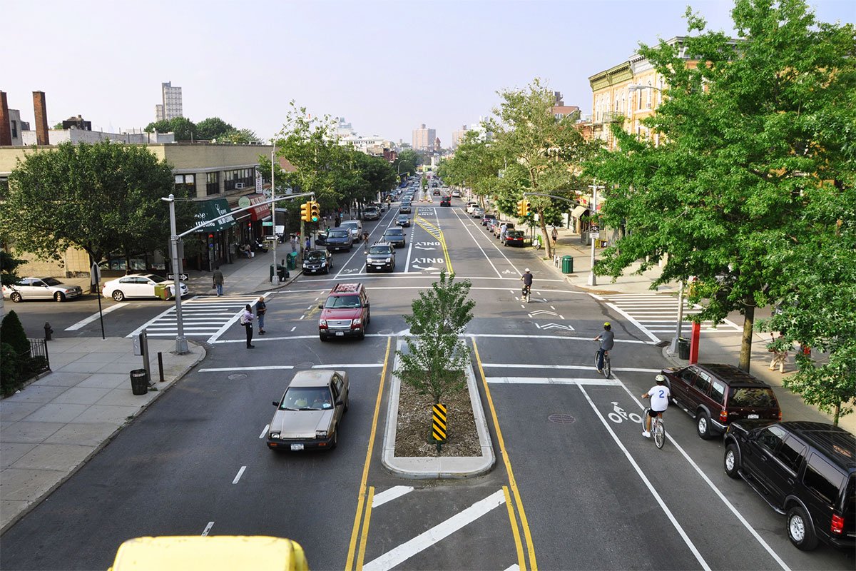 brokensidewalk's tweet photo. Louisville lacks a meaningful way to build complete streets that benefit all road users: https://t.co/AjT04vgj4F https://t.co/KkPq7RjV7P