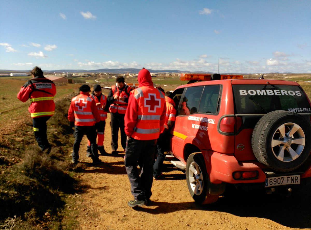 CruzRojaGuada's tweet photo. Labores intensas de búsqueda para localizar al hombre desaparecido en #Tortuera. Numerosos intervinientes. https://t.co/f1yZtSdw51