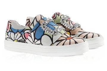 estiloylujo's tweet photo. Preciosos sneakers de Roger Vivier para un look casual, pero elegante https://t.co/8SfgsWVa1g #moda #LoveTwitter https://t.co/wmjh2FoH2r