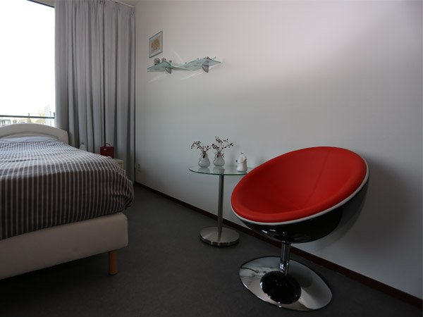 Alteregodesign's tweet photo. Un fauteuil dans la chambre c'est toujours utile, non ? https://t.co/dYylwkgZvX https://t.co/1dBn5DK0BH