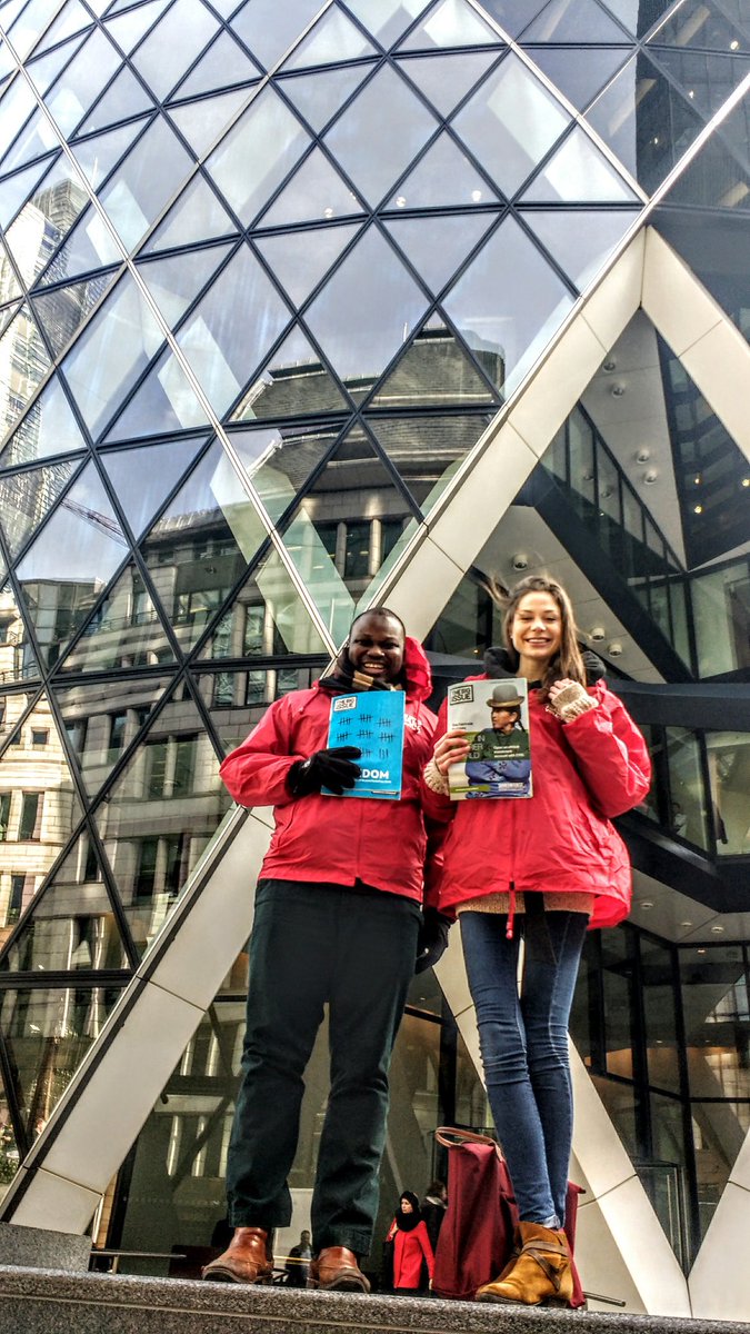 bigissueimpact's tweet image. Come buy a @BigIssue with @FreshfieldsGrad at the #Gerkin #London now with @TBIF