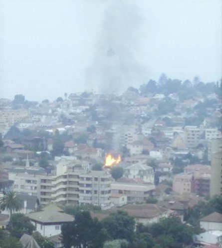 RecreoTV's tweet photo. Incendio en Recreo afecta a casa en calle Walker se intenta controlar el siniestro https://t.co/64EHfHK5YQ