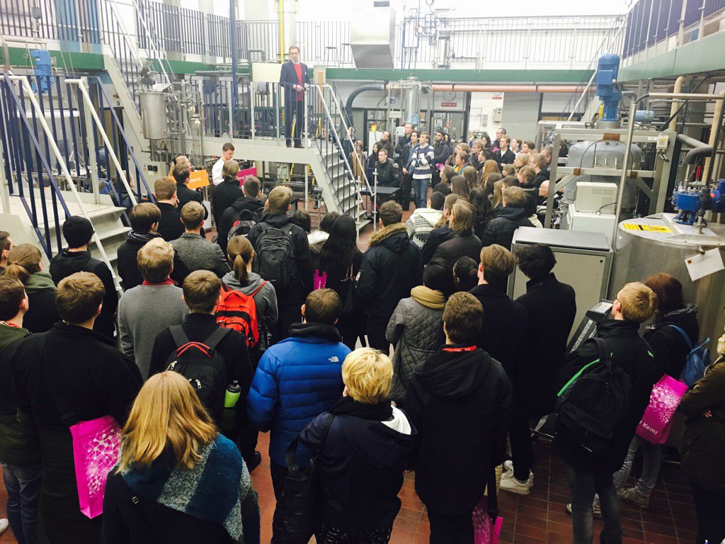 Malasse's tweet photo. Vild med kemi #dtukemi #dtudk#etf #åbenthus over #100 nysgerrige, kommende #kemiingeniører på rundvisning https://t.co/reUuJ4S3l2