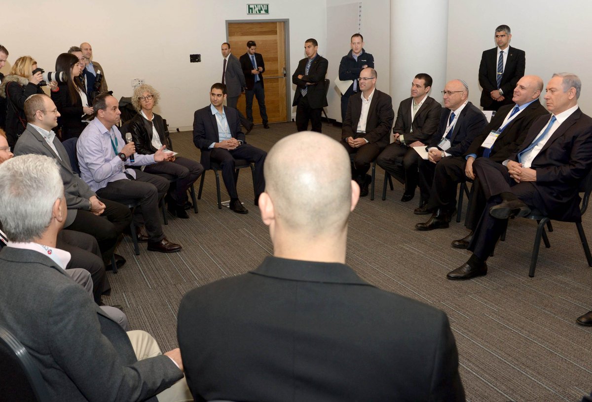 SecureIslands's tweet image. Talking Security at #Cybertech2016: Mr. #BenjaminNetanyahu learns about #DataSecurity from our CEO @EldarAki