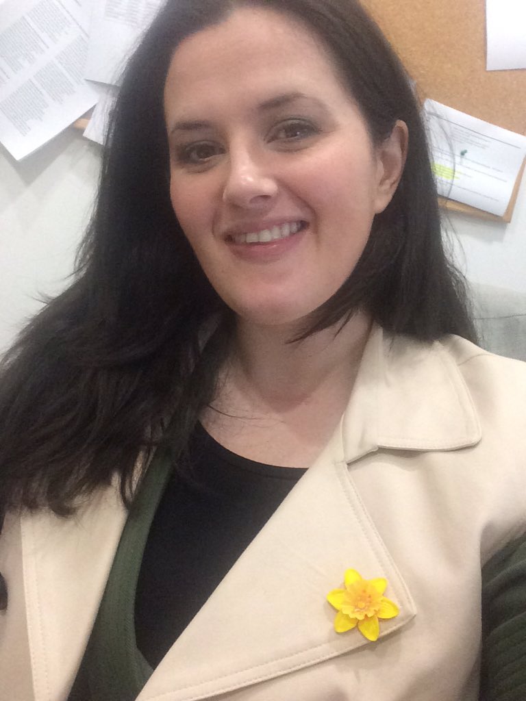 There you go <a href="/MarieCurieNI/">Marie Curie NI</a> I'm not the best at a #selfie but happy to #getbehindthedaff 🌼🌼🌼