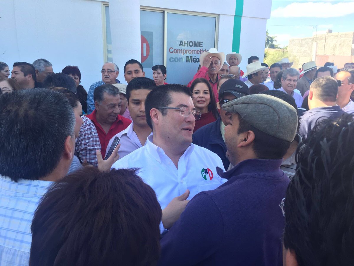 abrahamibarra33's tweet photo. Vamos todos #PorUnMejorAhome @valloruelas muchas felicidades por ese gran paso @AaronIrizar https://t.co/YiHbDOxEnu https://t.co/3GETO0UrTL