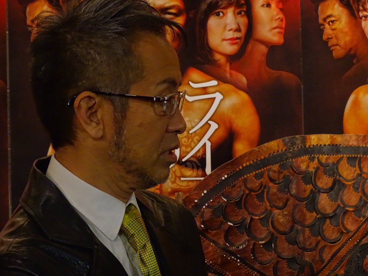 Nobi Hayashi 林信行 ライ王のテラス ストーリーの中心は三島由紀夫的な肉体 Vs 精神の葛藤 若く美しいカンボジアの王が病を患い肉体が侵され美を失うことを憂う 宮本亜門さん曰く 聞いて体験する文学 と表現 T Co Cg2dkrwldy