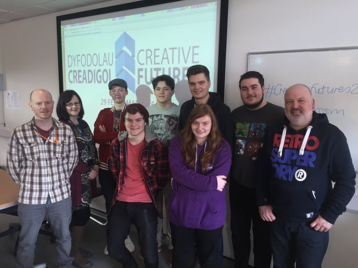 GlyndwrMedia's tweet photo. LOOK: Some of our hardworking #CreativeFutures2016 live blogging team. Thanks to our cool photographer @graemepark https://t.co/mjpY6sdl8V