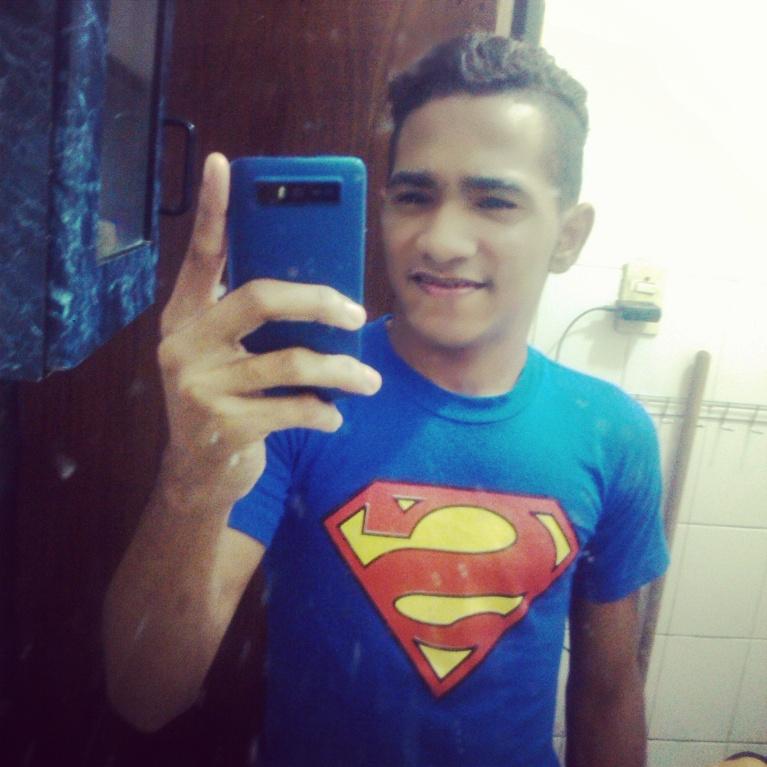 ManuelDancejm's tweet photo. Soy el nuevo Superman https://t.co/nNCSbj1Ypb