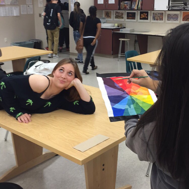 Natagalleo's tweet photo. "Paint me like one of your French girls" https://t.co/KGQvZWn7nN