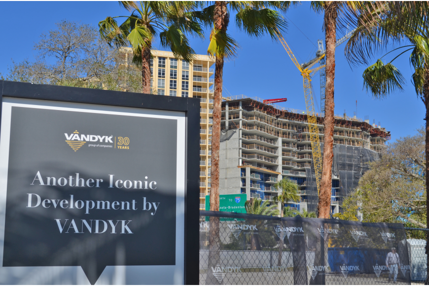 ObserverGroup's tweet photo. #Sarasota's building boom is squeezing space in a 90-year-old neighborhood. https://t.co/RDZRJnEhUw https://t.co/udpfkUqi6T