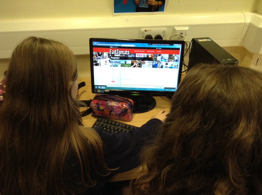 SMC_LRC's tweet photo. Y8 pupils @SMCHull exploring career choices this afternoon in the LRC on #fasttomato website @BITE_SMC . https://t.co/cm8VGYAQ1p