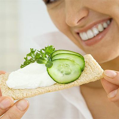 AquaFitPro's tweet image. 20 snacks under 200 calories: snip.ly/h5s04 #calories #HealthyTips #HealhtySnacks
