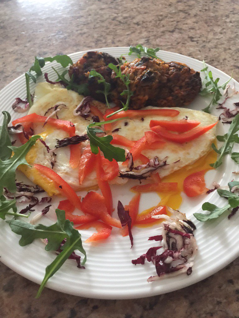 VMinuz's tweet photo. GMorning my friends. I am not a chef but I try my best,youdon't have to be Rich all u need be patient about cooking https://t.co/9EFwNjBdK7