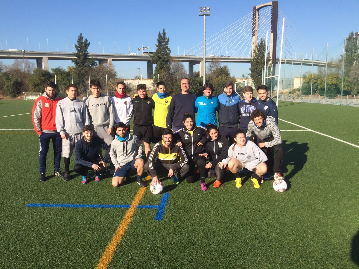 usfutbolus's tweet photo. Que alegría volver a ver y compartir camino con alumnos a los que tanto se quiere y aprecia! Toca perder comodidad https://t.co/PARngMWscr