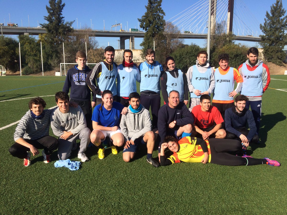 usfutbolus's tweet photo. Que alegría volver a ver y compartir camino con alumnos a los que tanto se quiere y aprecia! Toca perder comodidad https://t.co/PARngMWscr