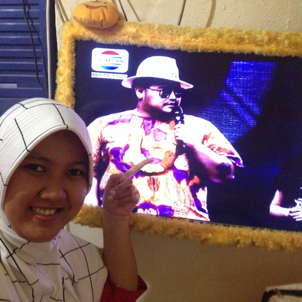 sn_rossa's tweet photo. Om igun ga nahan perutnya chuaaabye..@IndosiarID #DAcademy3 https://t.co/O5RtrwYCcl