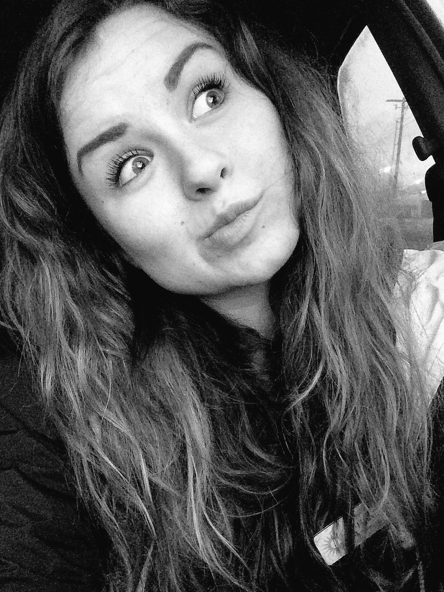 hannahjo94's tweet photo. Avoiding responsibilities #10moremins https://t.co/gCYKMPBxMt