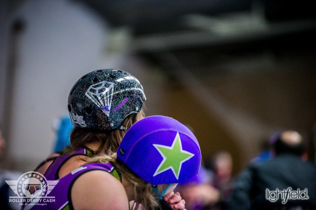 PhebeLilian's tweet photo. @CandyCoatedLand on my rollerderby helmet at the #slipit3 tournament in Caen (France). Thanks Candy! https://t.co/0A8W4aoVY7