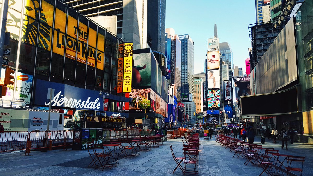 TimesSquareNYC's tweet photo. Good morning, #NYC! #TimesSquare is waking up to a chilly morning. https://t.co/p7TJGjKxZ9