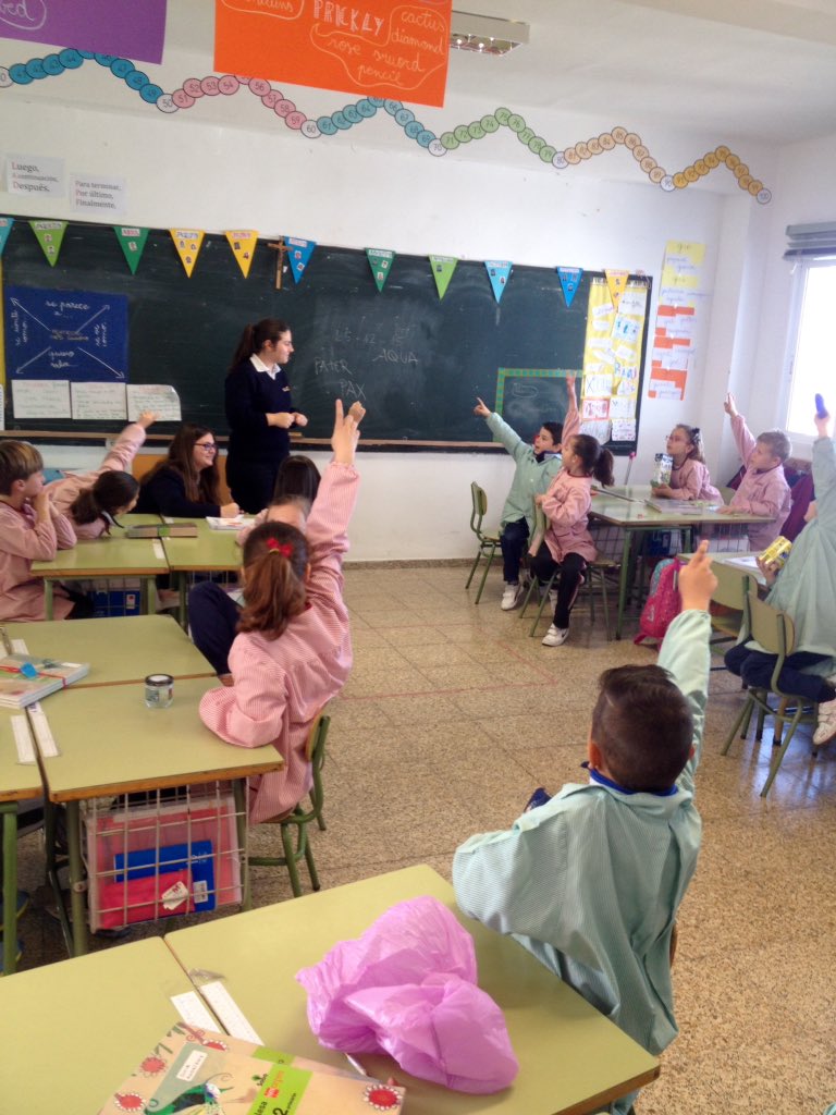 cole_sagrada's tweet photo. Qué sabe del Latín 1alumno de Primaria?No imagináis qué respuestas tan originales y divertidas les han dado a 4°ESO! https://t.co/KN3PxaCk0a