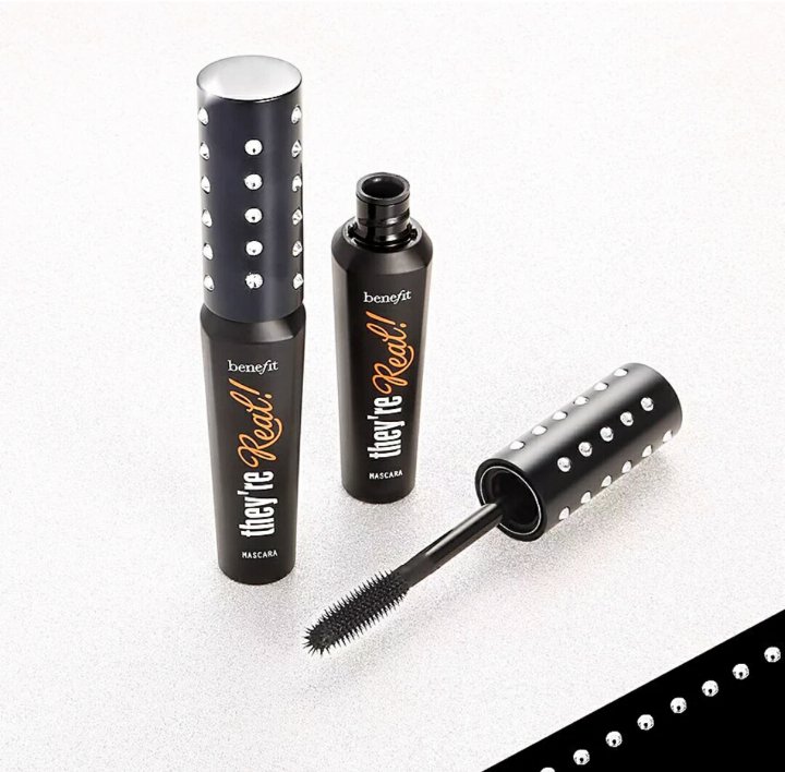 Benefit’in Swarovski taşlarıyla bezenmiş sınırlı sayıdaki muhteşem maskarasını kaçırmamak için acele et! #Benefit