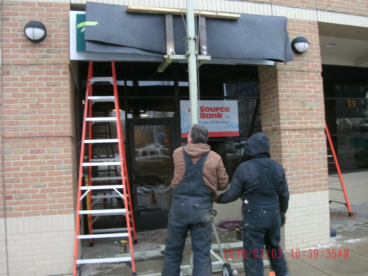 DowntownKazoo's tweet photo. A two-man @SignArtInc crew is installing another @PlazaCorpRealty sign on the building at 200 W. Michigan Ave. https://t.co/6EWAJX1Sgy