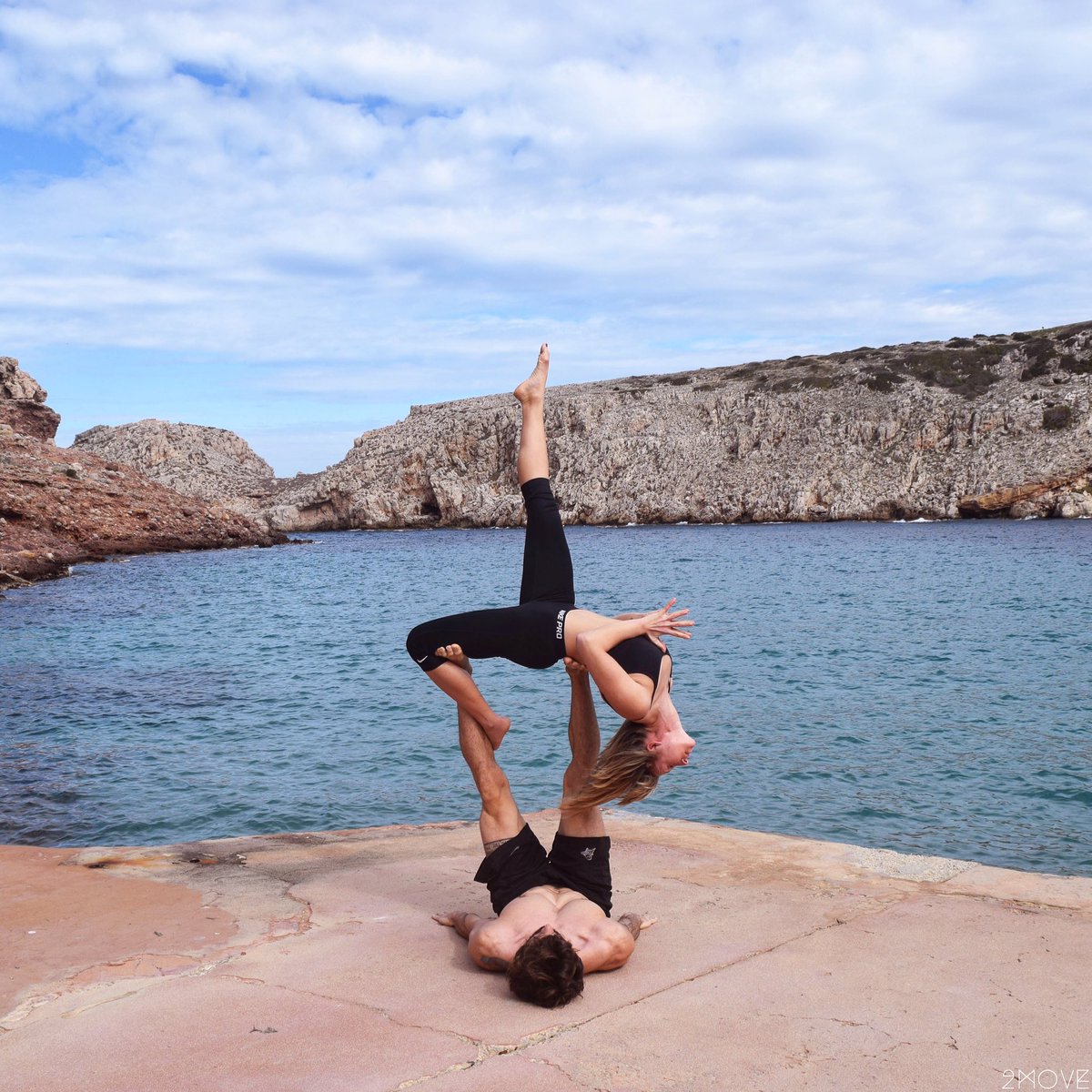 2MOVE_Official's tweet image. Teamwork makes the dream work. 👫

#2Move 

#AcroYoga #Menorca #FlyWithUs #YogaCouple #Acro #Inspiration #Namaste